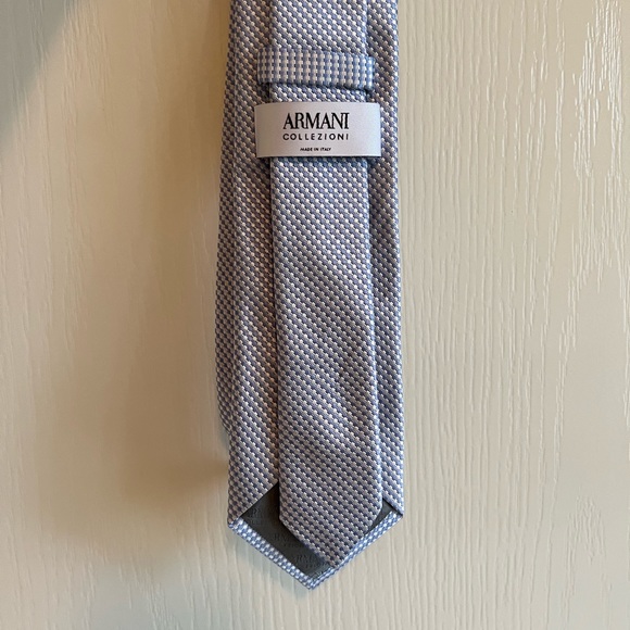 Authentic Armani Collezioni Tie - Picture 2 of 6